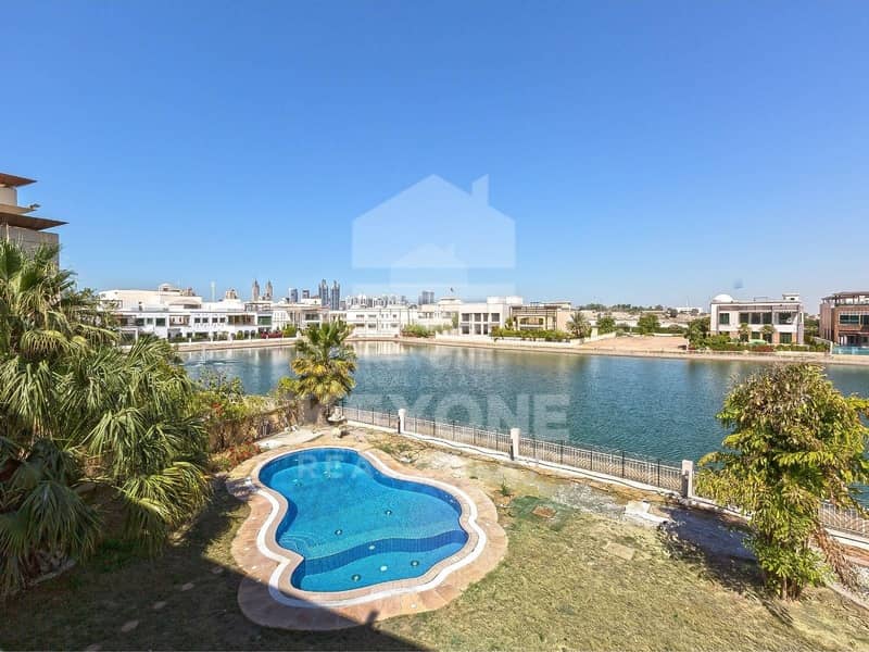 Sector W | Substantial Villa Large Courtyard