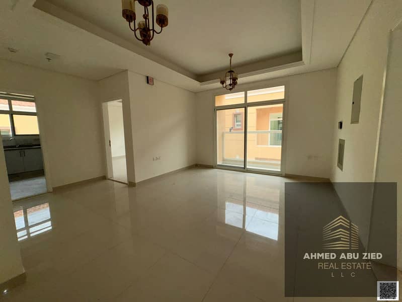 3BHK for rent in Ajman, 3 bathrooms, balcony, central AC, hotel-style finishing, built-in wardrobes, 1 month free, prime location near services