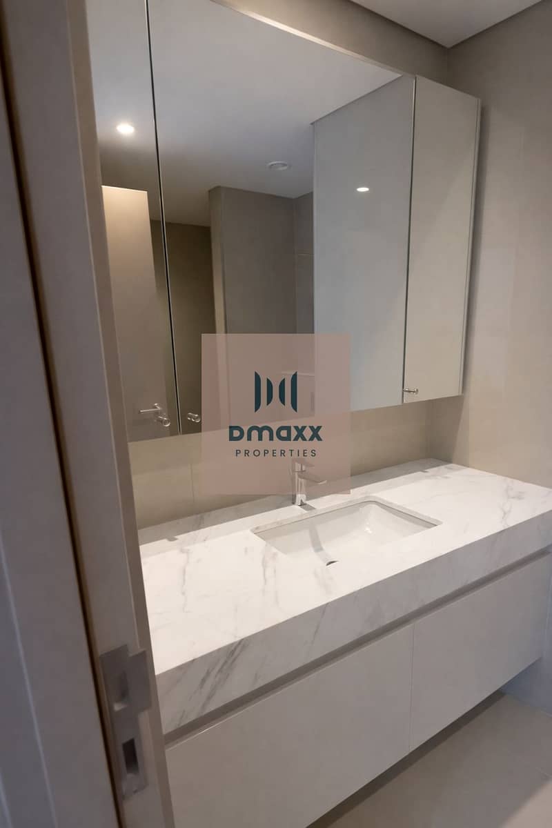 2BR Apartment | Burj Royale | Full Burj & Marina Views | Balcony - Image 10