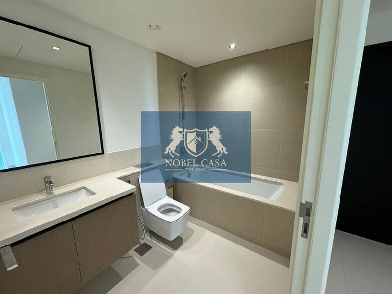 Elegant 2BR Apartment | Prime Downtown Location | Chiller Free - Image 9