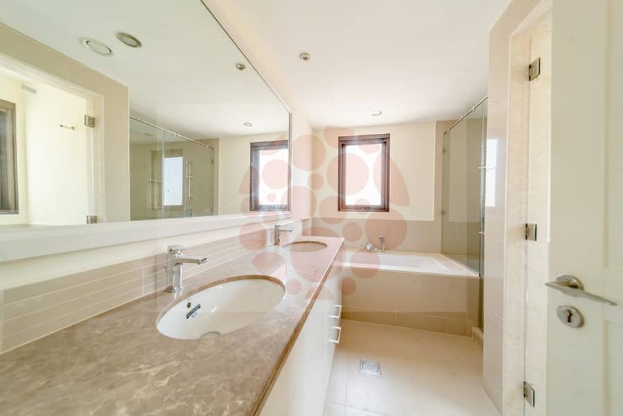 Ready 5BR Luxury Villa | Take Keys Now | No Commission Deal