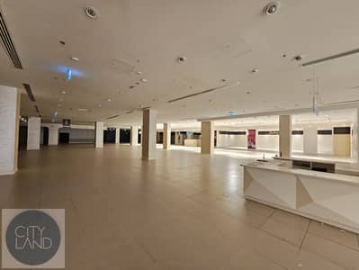 طابق تجاري  للايجار في القرية العالمية، دبي - 20260106_162137. jpg