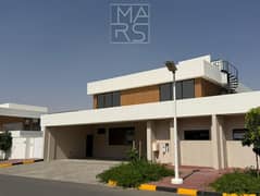 فيلا من 5 غرف نوم مع غرفة خادمة | حديقة | مجلس