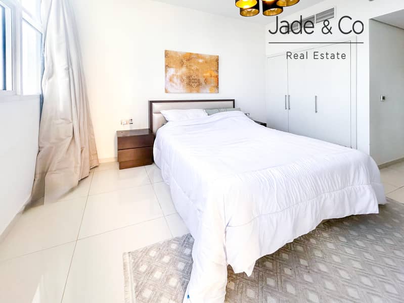Community Expert | High Floor | Pool View Community Expert | High Floor | Pool View