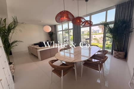 5 habitaciones Townhouse para en Venta en DAMAC Hills 2 (Akoya by DAMAC), Dubai - Casa adosada en DAMAC Hills 2 (Akoya by DAMAC)，Trixis, 5 dormitorios, 2629999 AED - 14719813