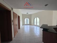 شقة بغرفة نوم واحدة | مبنى 191 Mogul | إطلالة على الشرفة والفناء | تخطيط مفتوح