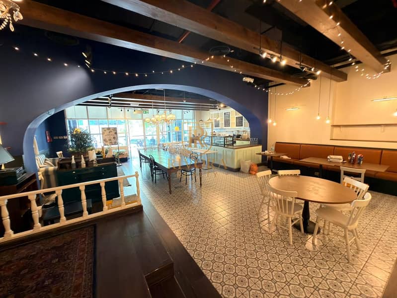 FITTED SHOP FOR CAFE AND RESTAURANT IN A PRIME LOCATION - View 2