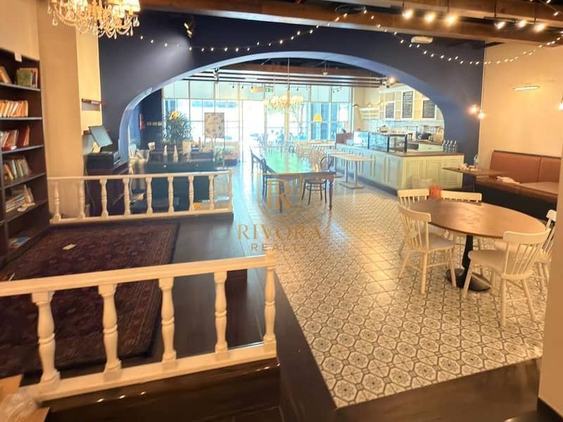 FITTED SHOP FOR CAFE AND RESTAURANT IN A PRIME LOCATION - View 3