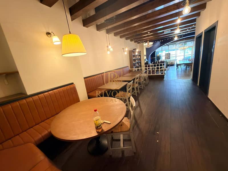 FITTED SHOP FOR CAFE AND RESTAURANT IN A PRIME LOCATION - View 4
