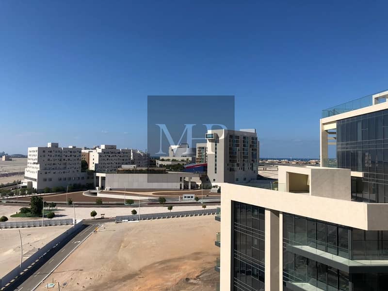 Luxurious Apartment  with Pool View $ Huge Terrace