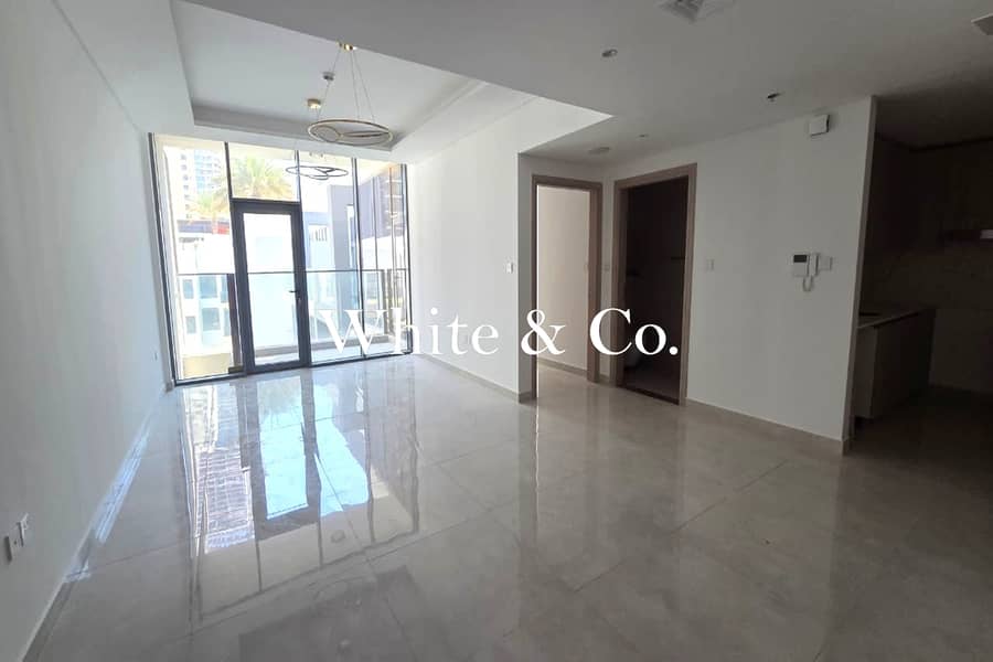 Spacious | 150 mtrs from Mall | Vacant Spacious | 150 mtrs from Mall | Vacant
