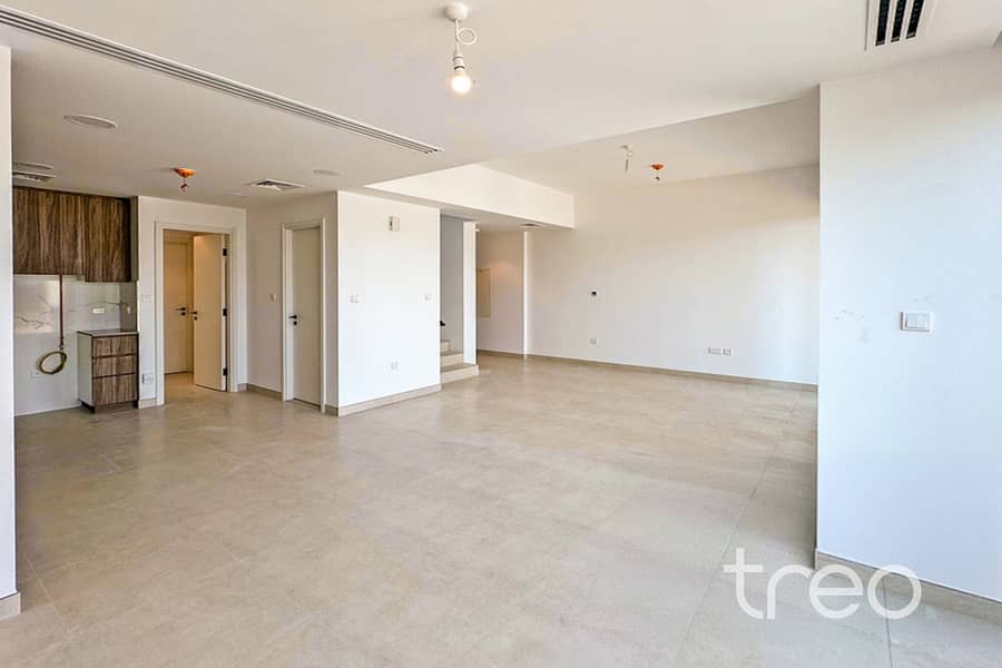 3 077 Shams, Town Square - 7. jpg