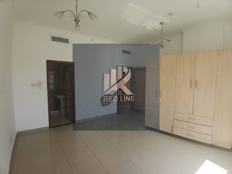 A distinctive apartment is available for rent, featuring two master bedrooms and a living room, in a quiet and family-friendly location.