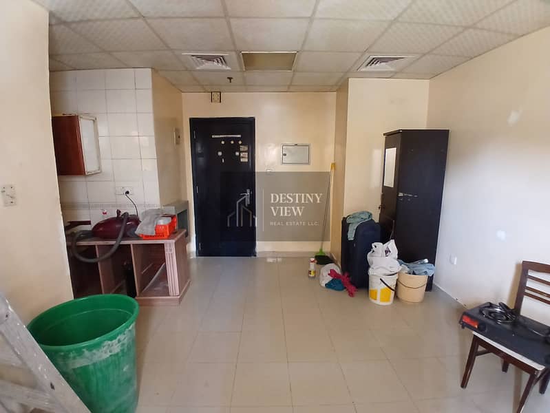 Lavish studio apartment faimly building just rent in 21k