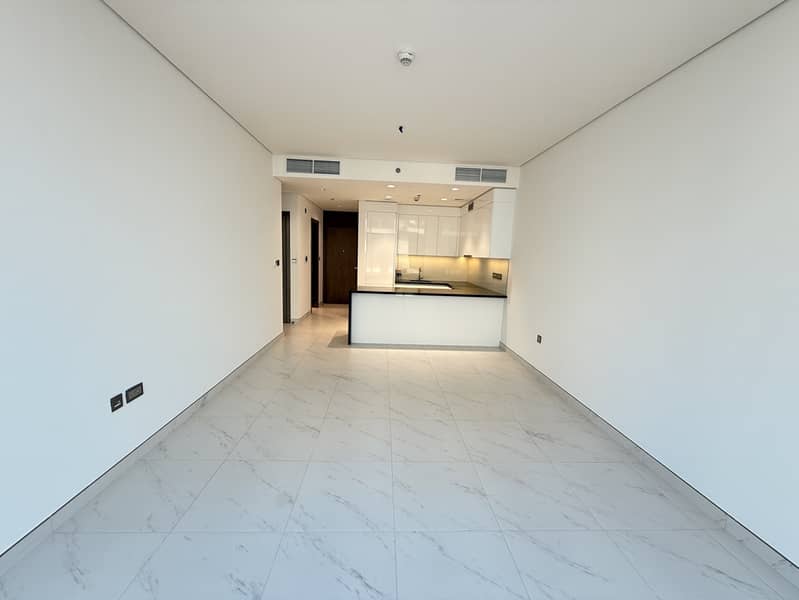 Lagoon View 1BR | Bright and Sunny | Vacant Now