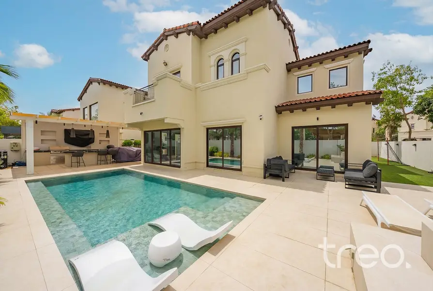 Exclusive | Elegantly Renovated | Prime Location in Arabian Ranches 2