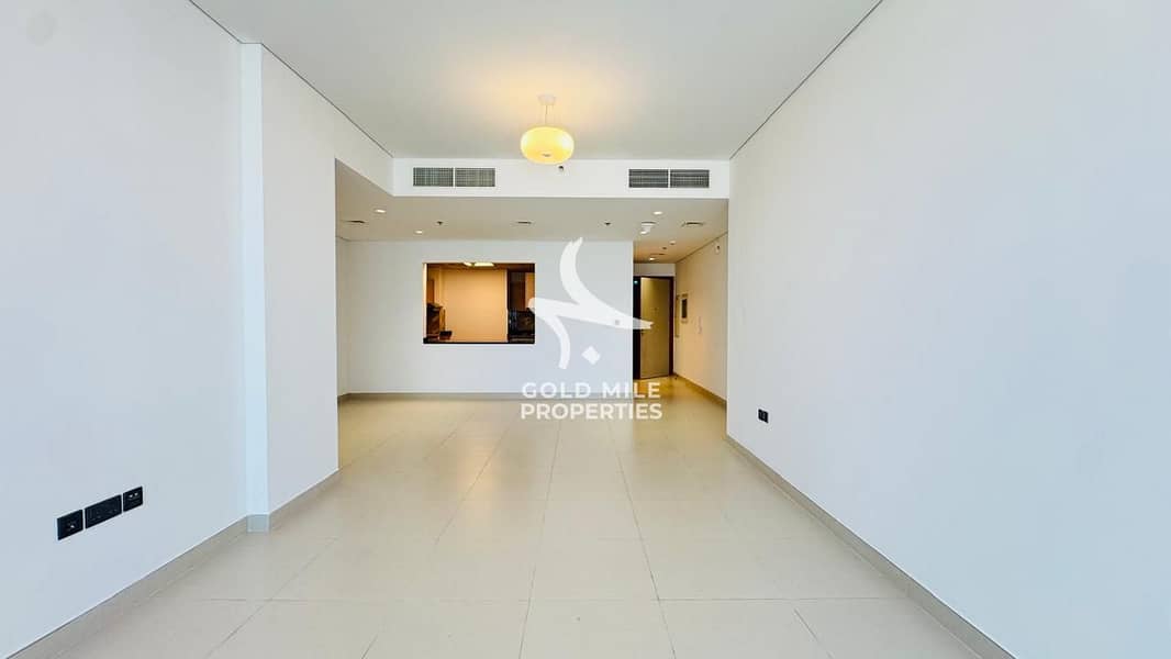 Spacious 3 Bedroom - Luxury Apartment - New Building - Prime Location