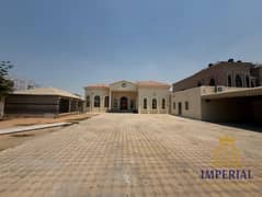 فيلا زاوية للبيع على شارعين قار تصميم دورين 4 غرف وملحق خارجي عمر 7 سنوات بسعر 2.6 مليون قابل للتفاوض (لمواطني عجمان فقط)