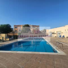 عرض مميز! صف واحد | حديقة كبيرة | شاغر | موقع ممتاز