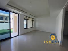 Corner villa , nearby pool and park , vacant