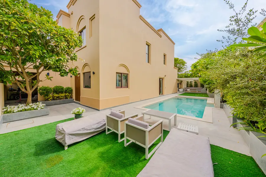 Fully Renovated | Gorgeous Garden with Pool in Arabian Ranches 2