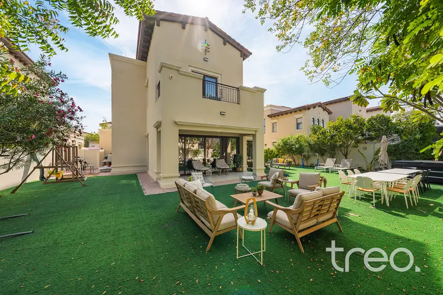 Dream Home | Luxuriously Upgraded | 4Beds+M in Arabian Ranches 2