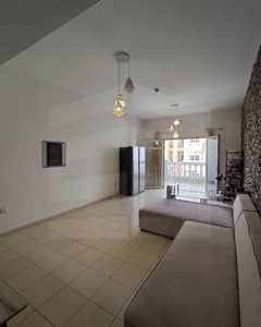 شقة بغرفتي نوم | فصل الخريف 2 بلوك A | شرفة وإطلالات على المدينة | غرفة خادمة