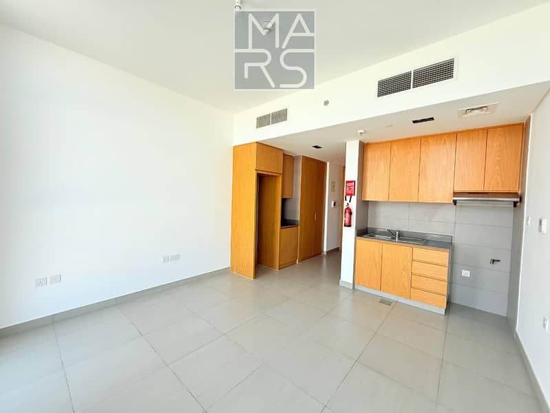 LUXURIOUS 1-BEDROOM | COVERED PARKING | Gym pool | prime location