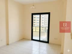 شقة غرفتين وصالة مع شرفة | حمامين | إيجار ثابت لمدة 3 سنوات | بالقرب من محطة الحافلات والمترو