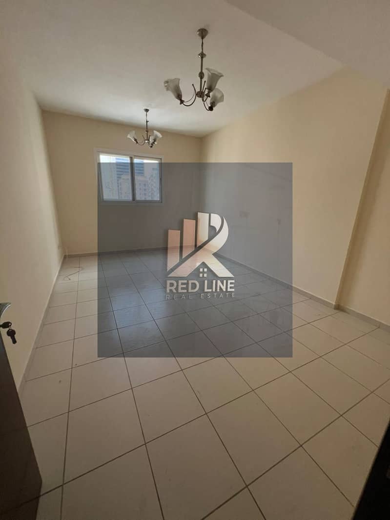 One-bedroom apartment with a living room in Al Majaz 3 – balcony + free parking + free maintenance