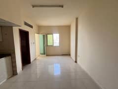 استديو للايجار السنوي الروضة عجمان علي الطريق بجوار شارع الشيخ عمار