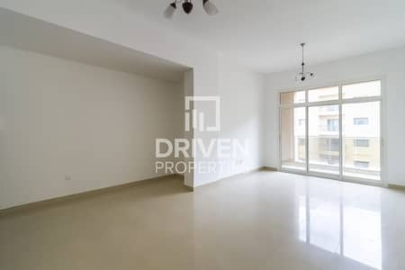 Amazing and Bright Unit in Great Location Amazing and Bright Unit in Great Location