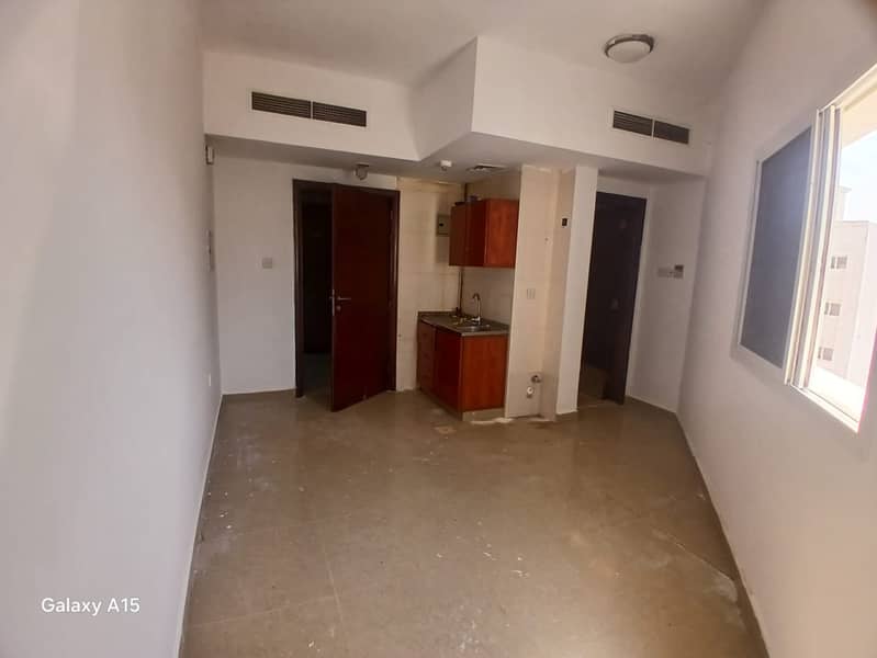 Lavish studio full family building near to Jim's school