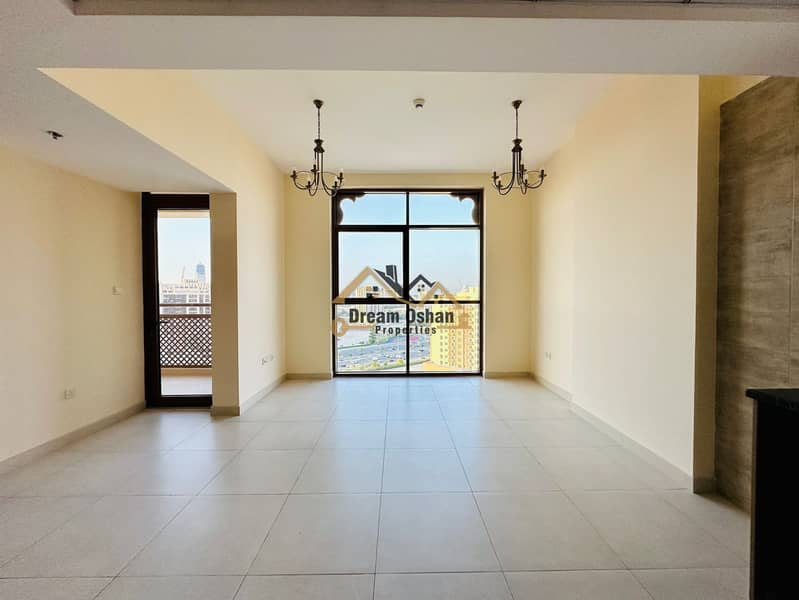 Elegant Spacious 2BR with Balcony Gym Pool Parking