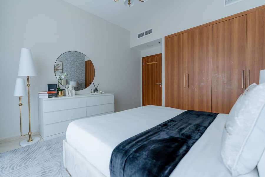 24 main bedroom . jpg
