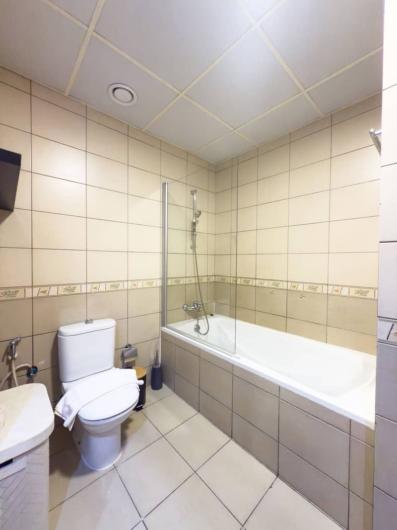 36 main bathroom with tub . jpg