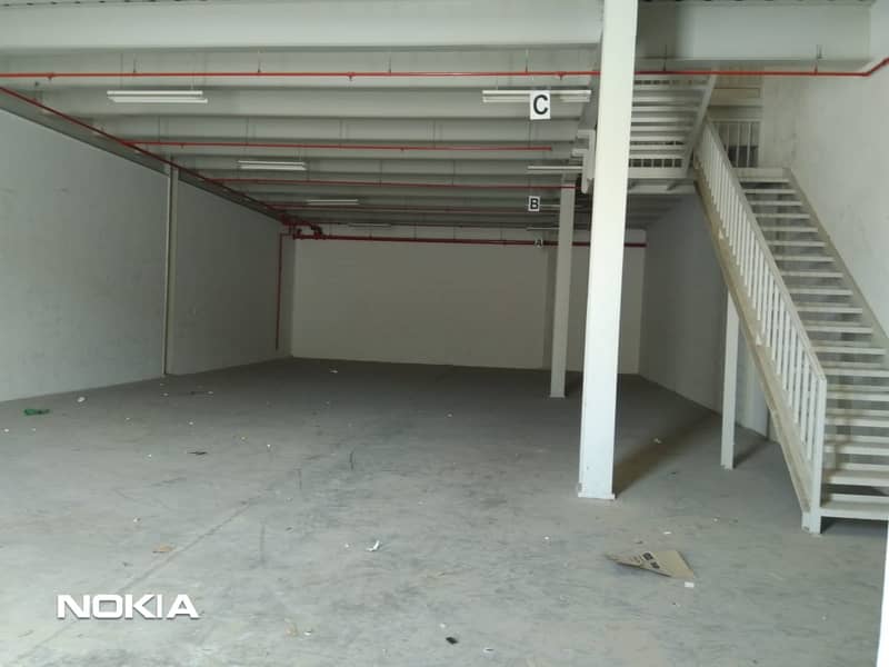 Big warehouse with mezzanine no municipality fee 3.5 kw electricity load