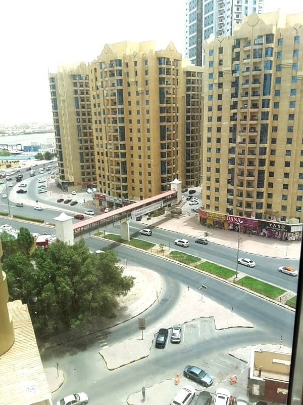 Horizon Towers: Lavish 2 Bed Hall With parking 2000 sqft very spacious