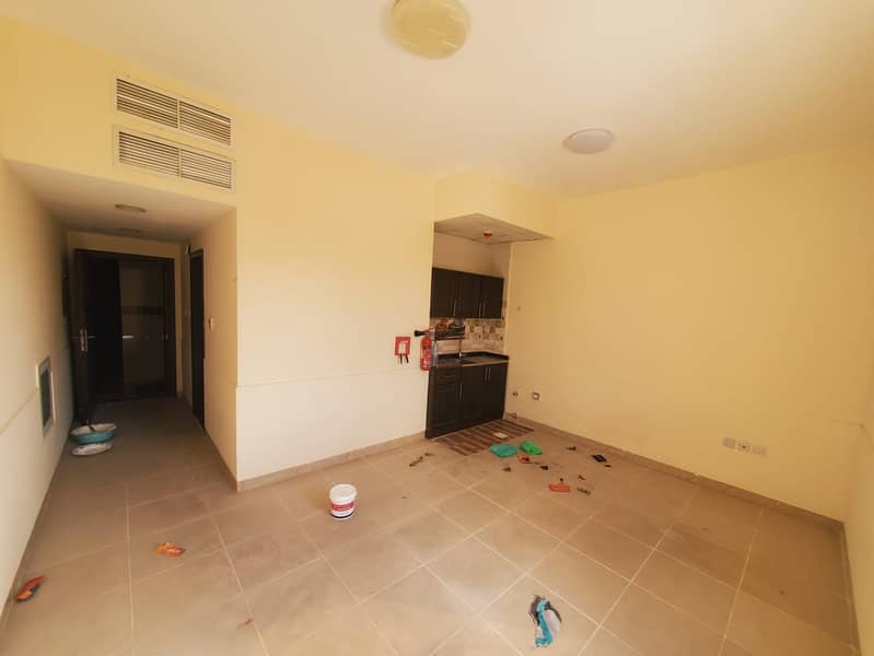 Best Studios for Annual Rent in Al Rashidiya – Prime Location! A great opportunity to rent a spacious studio with a semi-separated kitchen and e