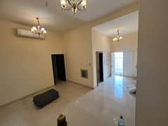 افخم فيلا في الشارقة - مساحة واسعة جدا - موقع مميز على الشارع الرئيسي - 5 غرف نوم ماستر - 2 صالة