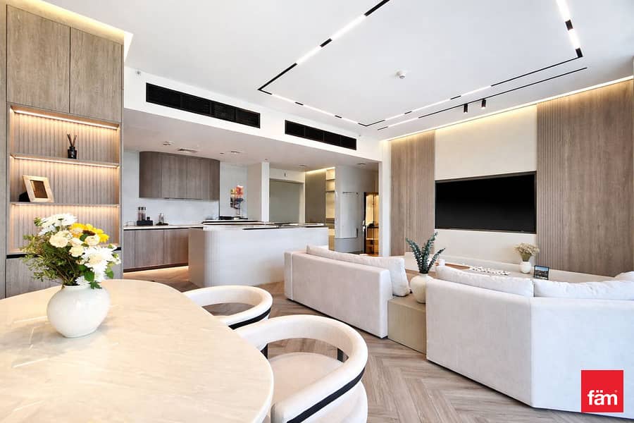Upgraded | Park View | Furnished | Vacant Upgraded | Park View | Furnished | Vacant