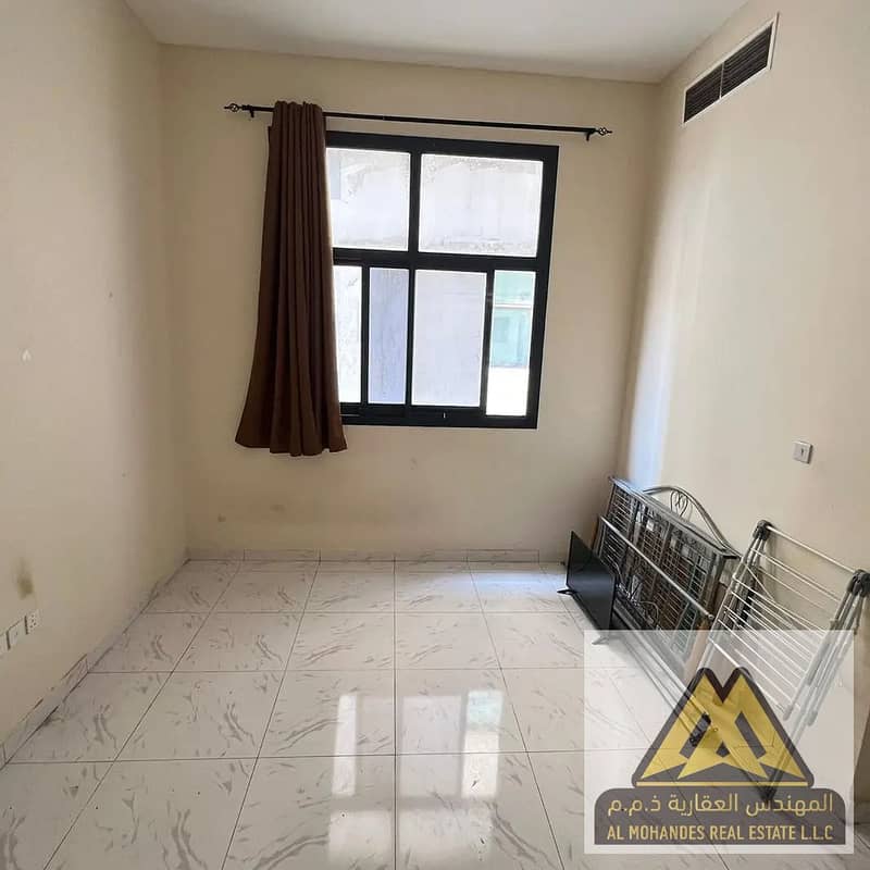 Al Jurf Studio: A very prime location at a reasonable price, with a large area and a balcony overlooking a main street and close to services.