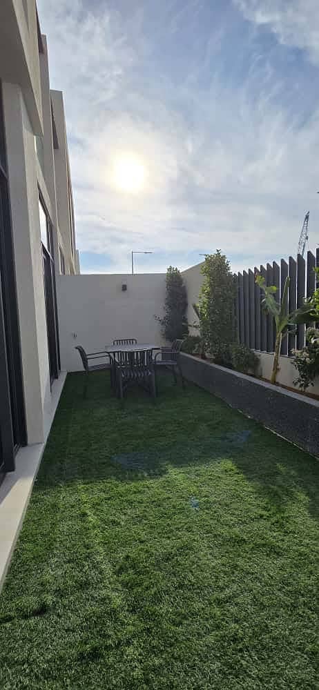 10 outdoor. jpg