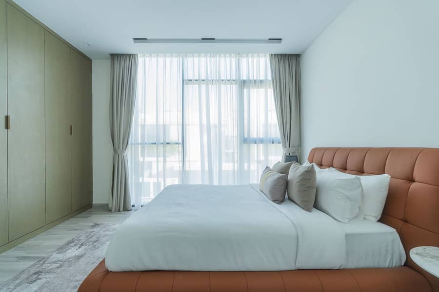 25 side view of bedroom . jpg