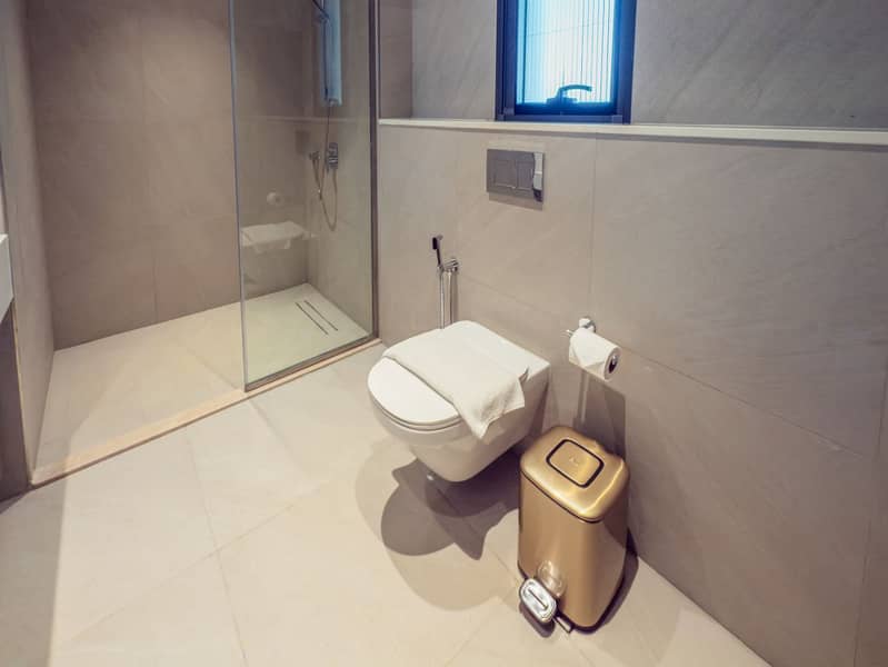 32 shower . jpg