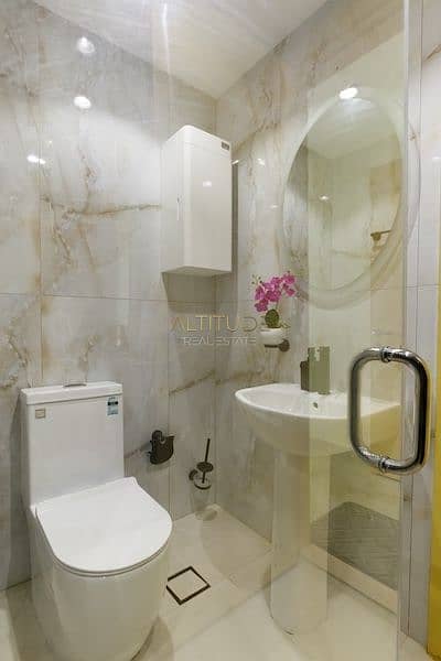 15 2nd Bathroom 1. jpg