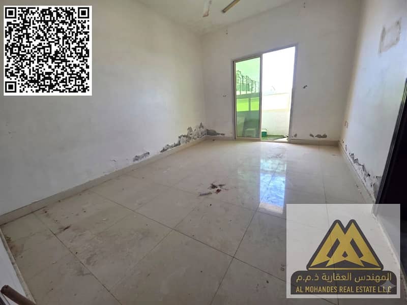 The apartment boasts an excellent interior layout, offering spacious bedrooms and a separate living room suitable for family living, in addition to go