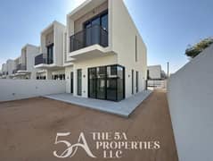 فيلا من 4 غرف نوم | أورانيا ذا فالي | إطلالة على الحديقة والفناء