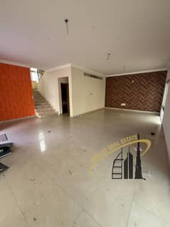 فيلا فاخرة 4 غرف نوم للإيجار في مردف | تصميم واسع | مطبخان