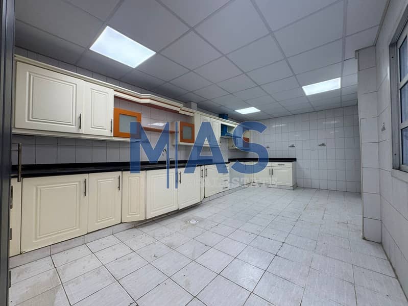 15 f3853c7c-7bcb-43ab-912a-0a42db2fdaac. jpg